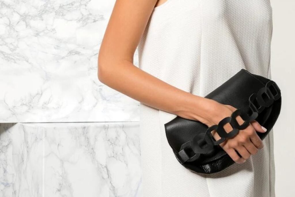 What is a Clutch Bag? Essential Guide To Understanding Clutch Bags & What Goes Inside Them